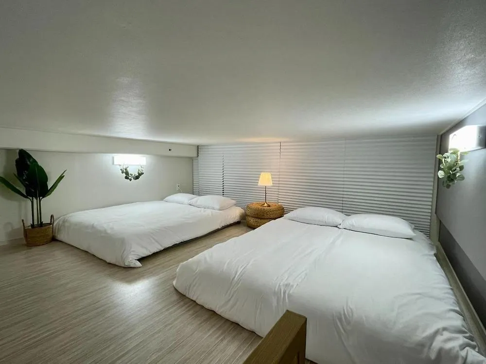 Yeongjongdo In The Moon Room 4 Incheon 0*,  South Korea
