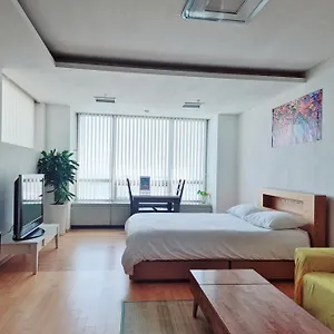 Cozy - Experience Like Comfort アパート